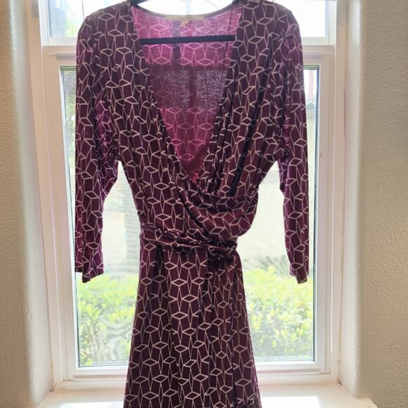 💜41 Hawthorn Geometric Print Wrap Dress - Burgundy & White - Picture 1 of 4